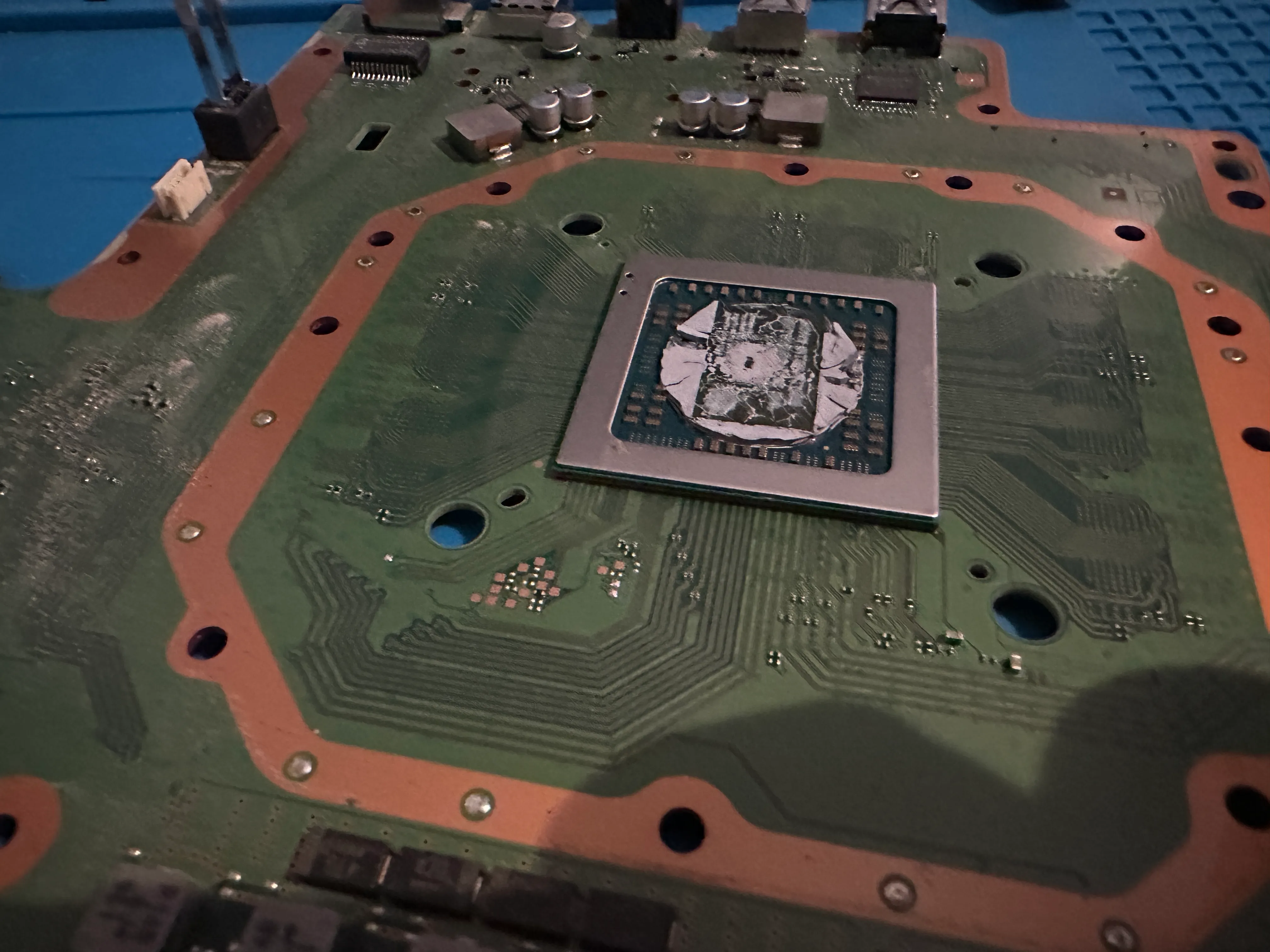Засъхнала термопаста на PS 4 PRO